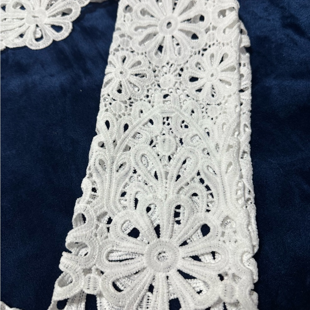 Elegant White Floral Lace Crop Top - Picture 5 of 6